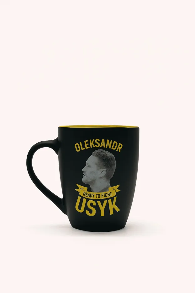 Souvenir-Tasse – Usyk x RTF – Schwarz/Gelb – Keramik – Ready To Fight (RTF)