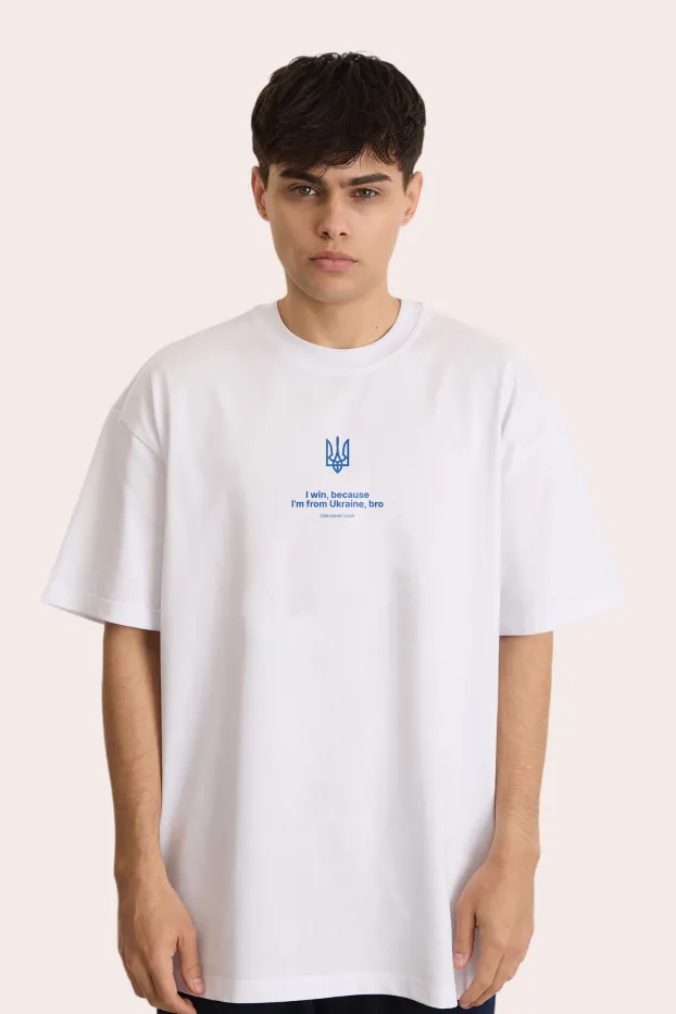T-Shirt – I win, because I'm from Ukraine, bro – Weiß – 95 % Baumwolle / 5 % Elasthan – 190 GSM – Ready To Fight (RTF)